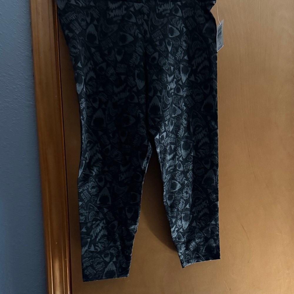 Torrid Jaws Patterned Crop Leggings